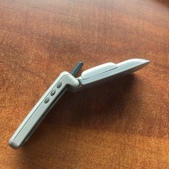 Vintage Mercedes-Benz Motorola Timeport Cell Phone sold as is. Preowned - Picture 10 of 12